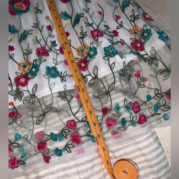 Beautiful skirt with embroidery, by Magic - Picture 7 of 8